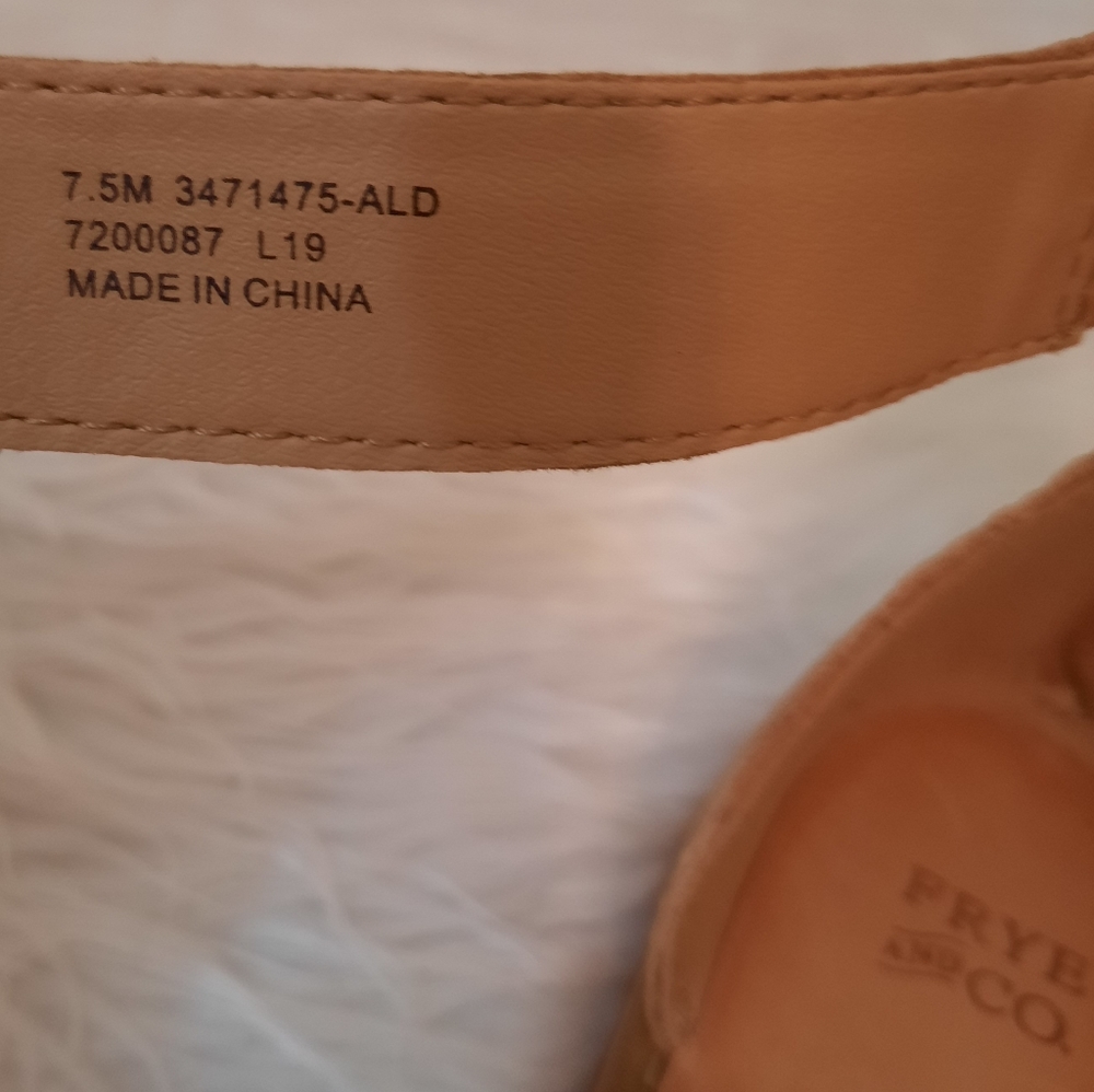 Frye and Co faux leather ankle strappy sandals sz 7.5 NWOB - Picture 3 of 8